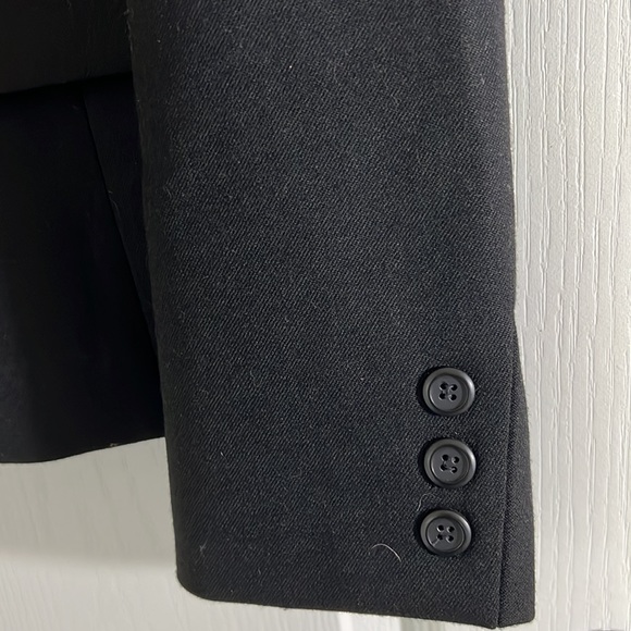 Like new, Pendleton black, virgin wool blazer. - Picture 4 of 10